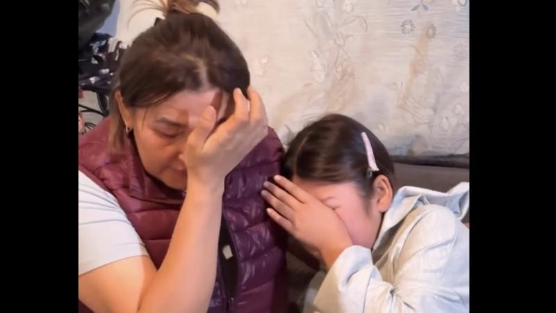 Дүкенде тұратын отбасы