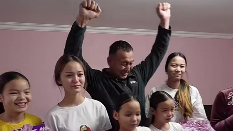 НОВОСЕЛЬЕ У 8 ДЕВУШЕК!